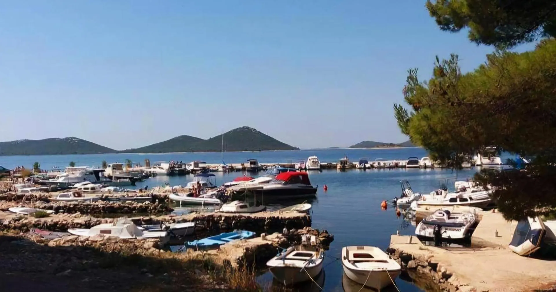Apartmani Arta 3 Drage 0*,  Croacia